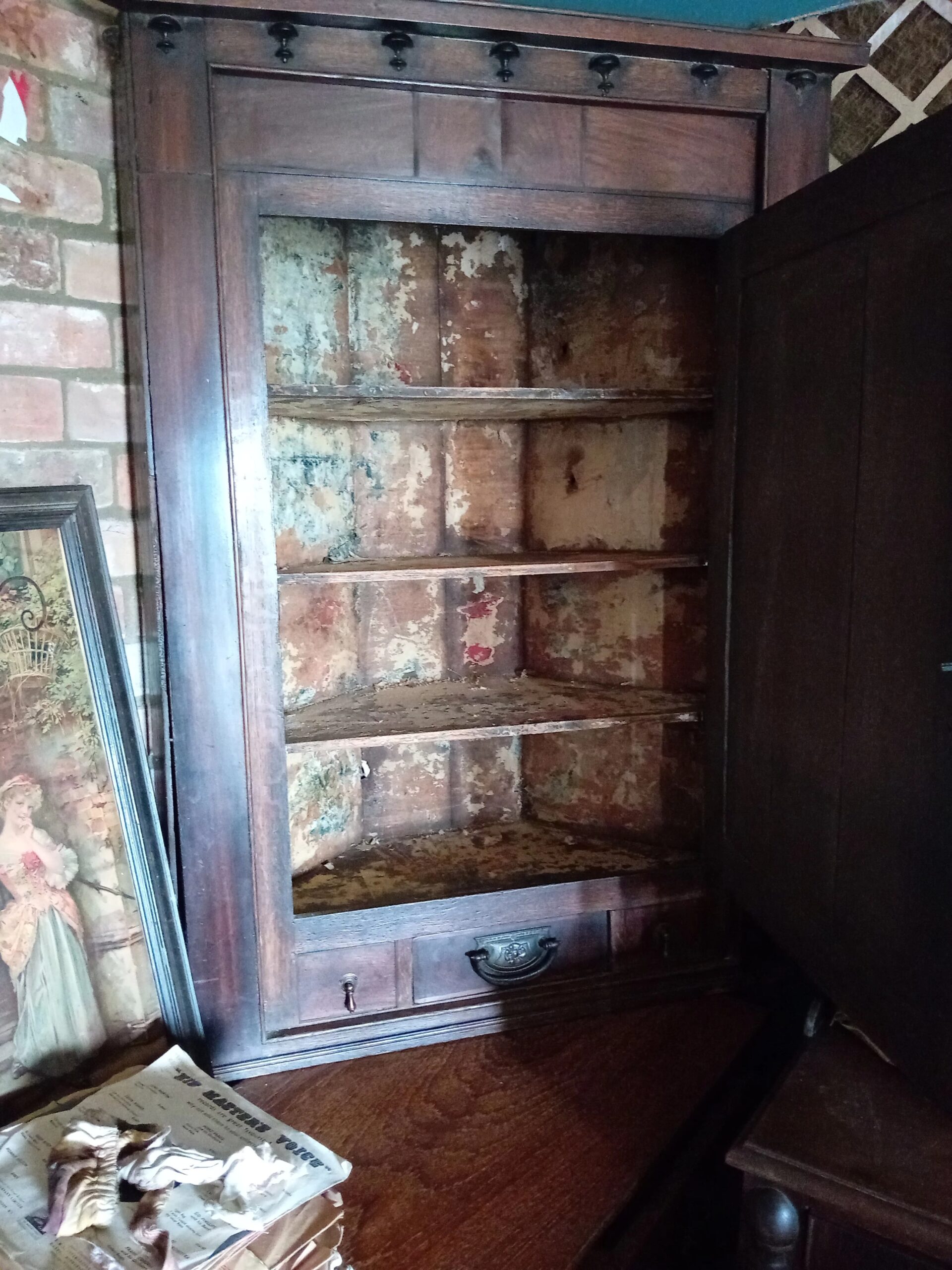 Generous Georgian Inlaid Corner Cupboard - Image 3